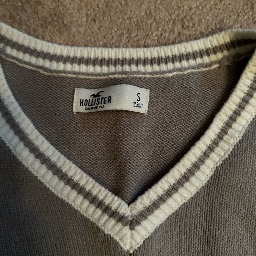 Women’s Hollister sweater vest size Small. Like new condition